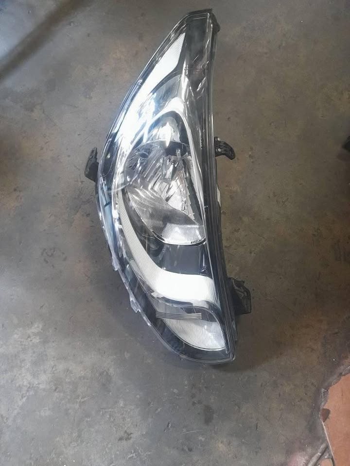 HYUNDAI ACCENT RIGHT HEADLAMP AVAILABLE - Private Seller HYUNDAI ACCENT RIGHT HEADLAMP AVAILABLE - Private Seller
