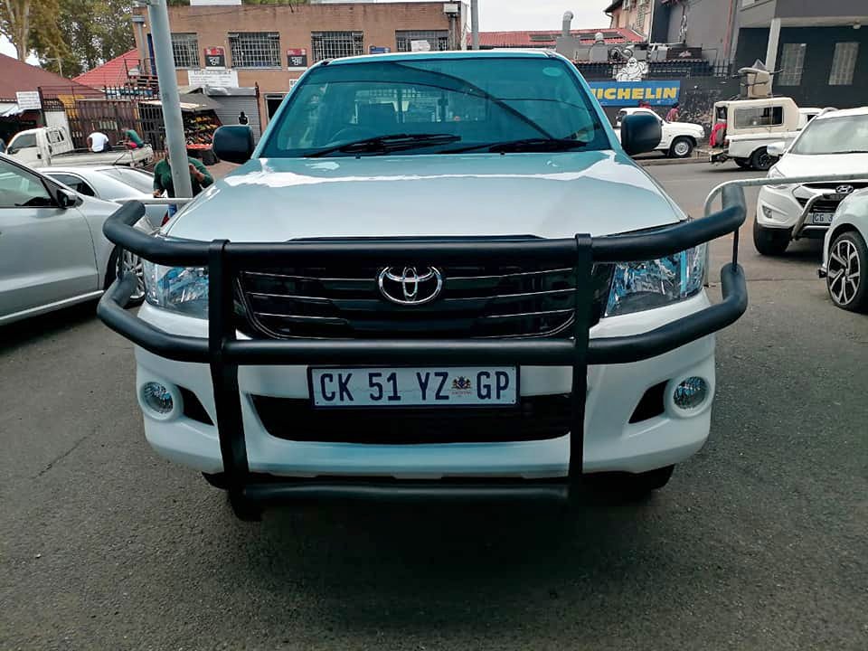 2013 TOYOTA HILUX 2.5 D4D SINGLE CAB MANUAL