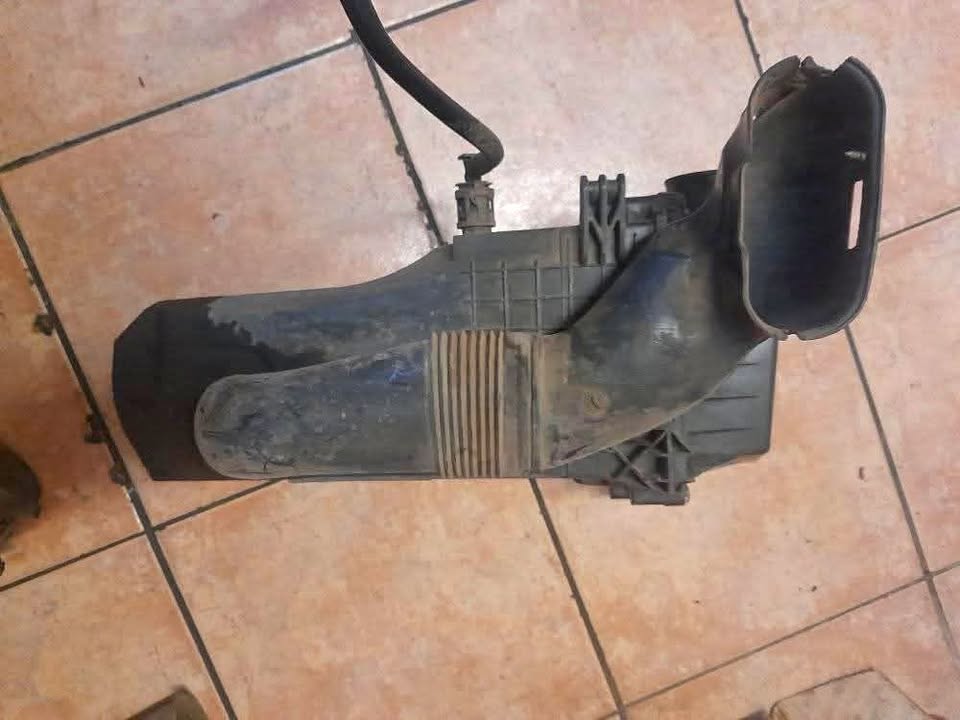 FORD FIESTA AIR-FILTER BOX - Private Seller