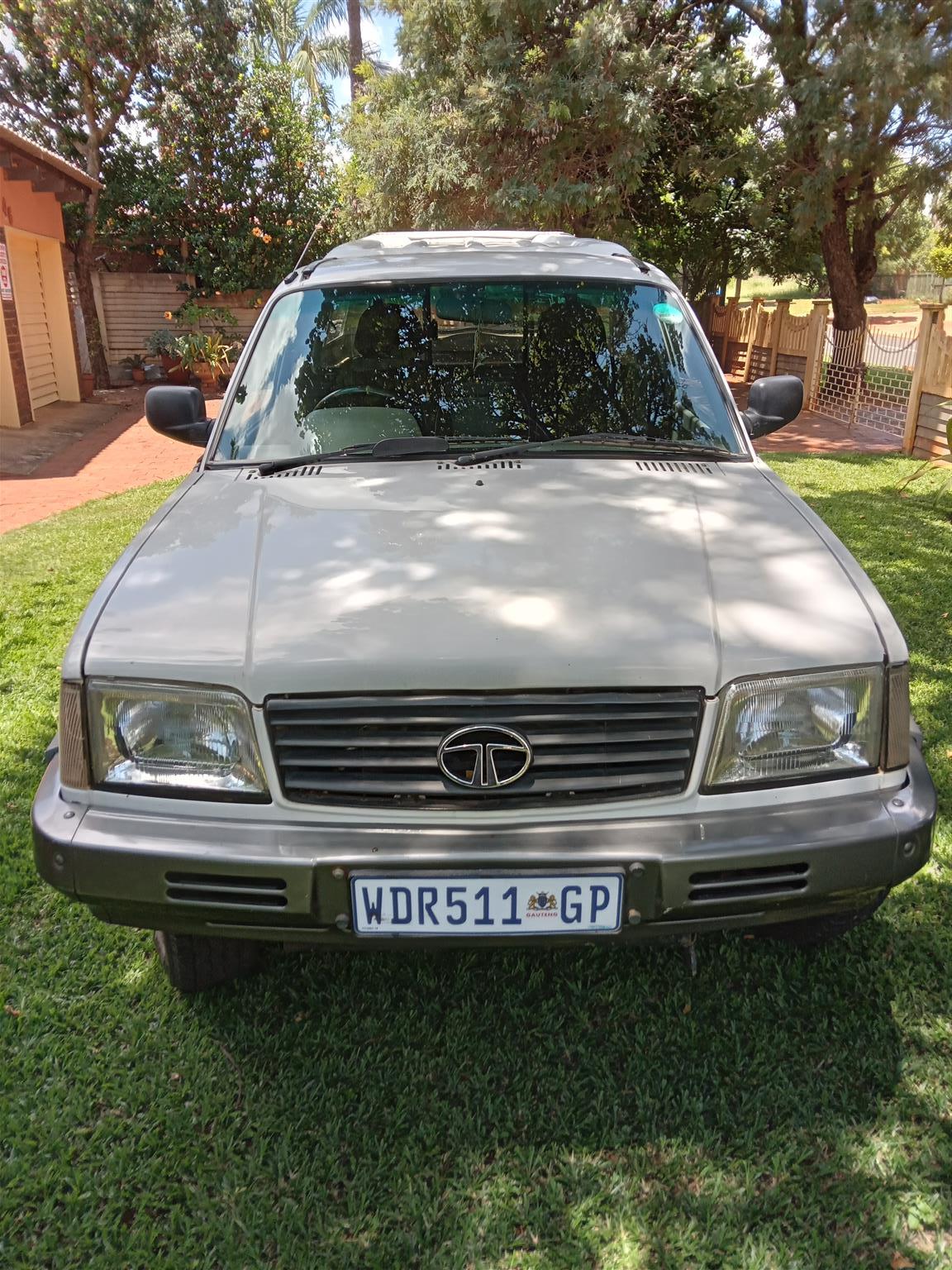 Bakkie 2007 TATA Telcoline with Lexus V8 CONVERSION. Fiberglass canopy