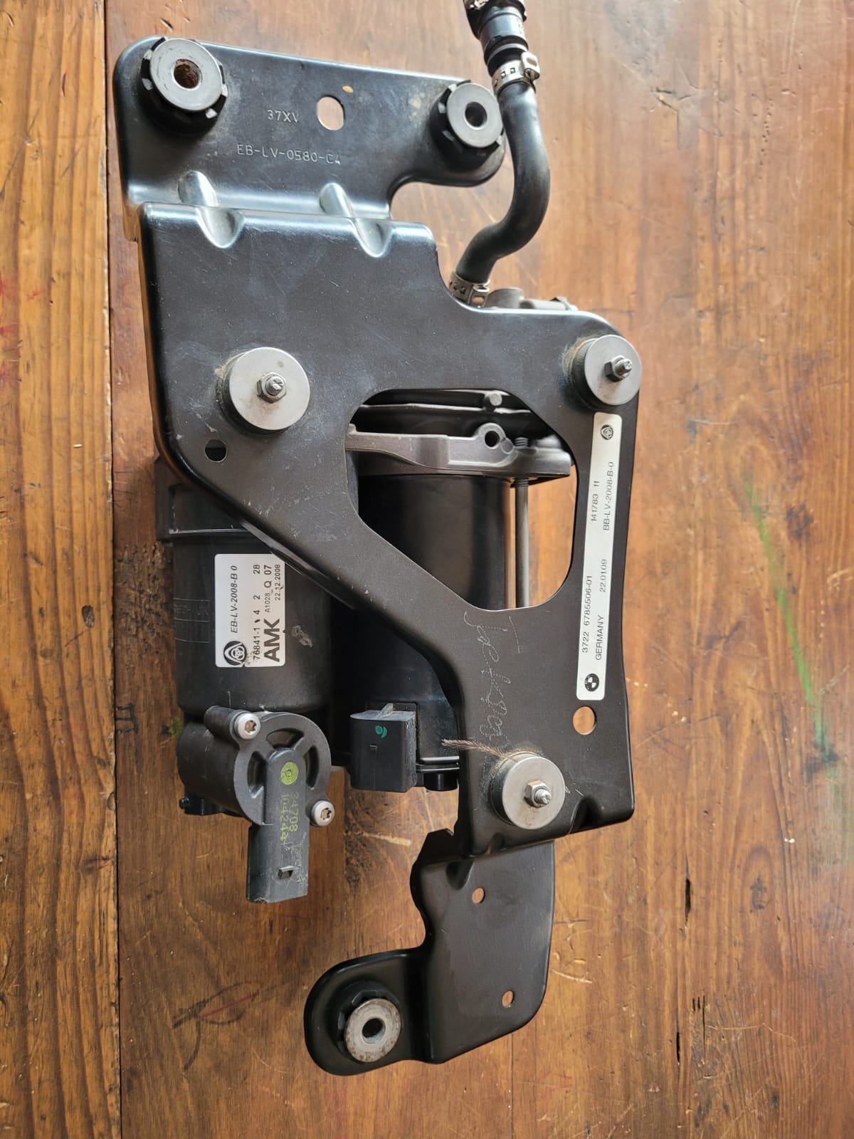BMW x6 5.0 L 2102 model air suspension pump - Private Seller BMW x6 5.0 L 2102 model air suspension pump - Private Seller