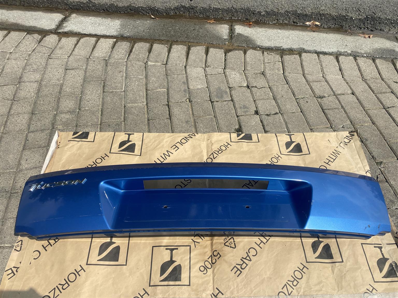 2018 HYUNDAI TUCSON TAILGATE ARCH MOULDING FOR SALE. IN EXCELLENT CONDITION - Private Seller