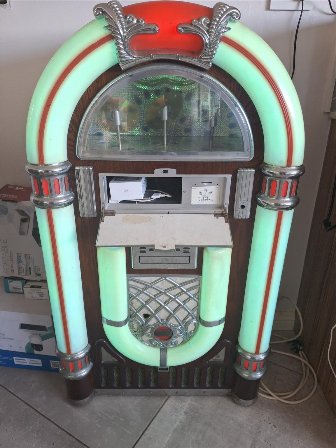 Jukebox late 1980s with apple ipod valued at R3000