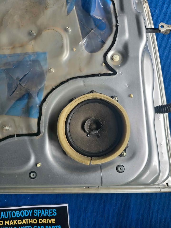 Mahindra TUV 300 Left Front Door Spares - Private Seller