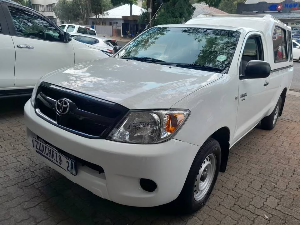 2005 TOYOTA HILUX 2.7 VVTI SINGLE CAB MANUAL WITH CANOPY