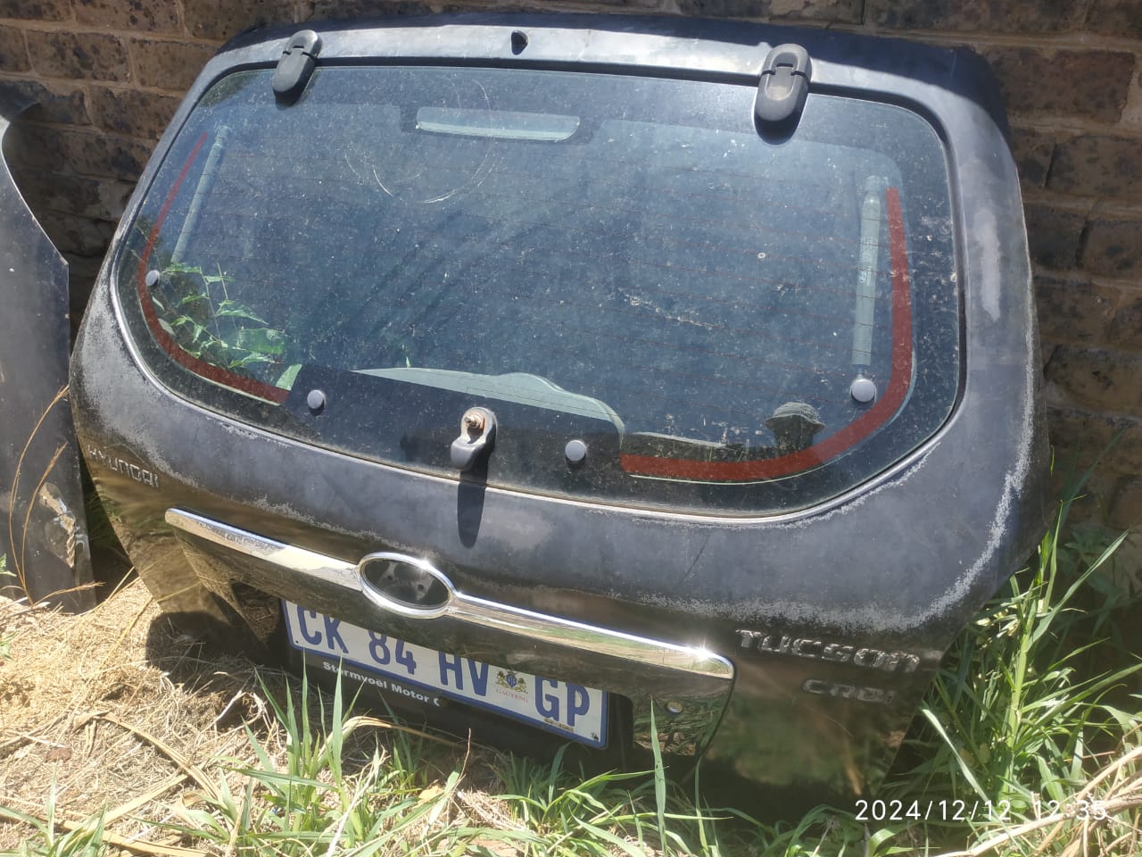 2008 Hyundai Tucson Tailgate with glass for sale - Private Seller