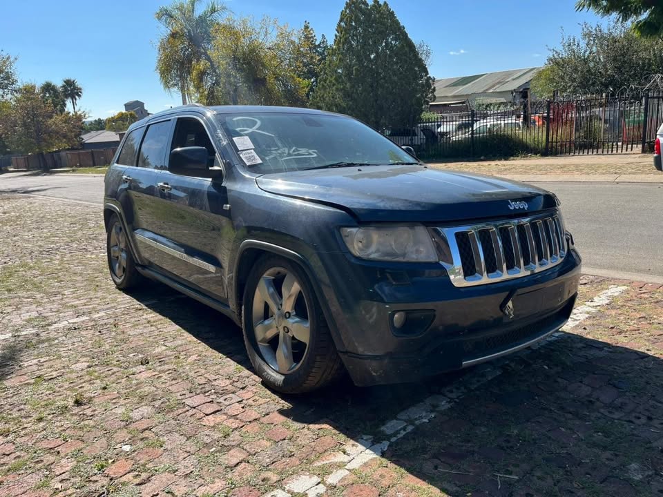 2013 JEEP GRAND CHEROKEE 5.7 WK2 STRIPPING - Private Seller 2013 JEEP GRAND CHEROKEE 5.7 WK2 STRIPPING - Private Seller