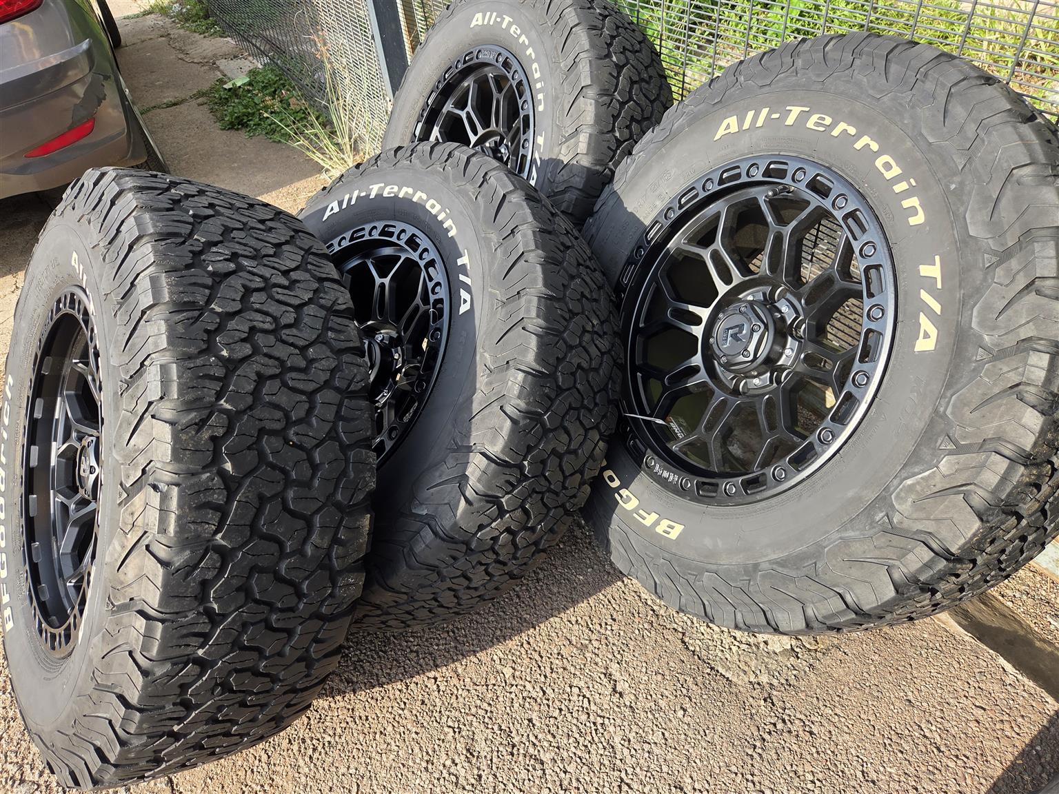 Ford Ranger/toyota hilux rims with tyres size 17 - Private Seller