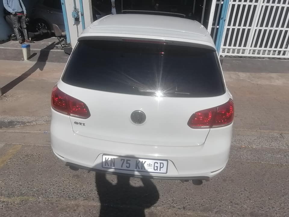 2013 Volkswagen Golf 6 2.0 GTI DSG TURBO Automatic and leather seat Sunroof