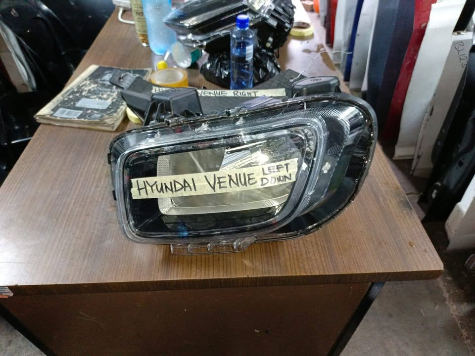 Hyundai Venue left down Headlight - Private Seller