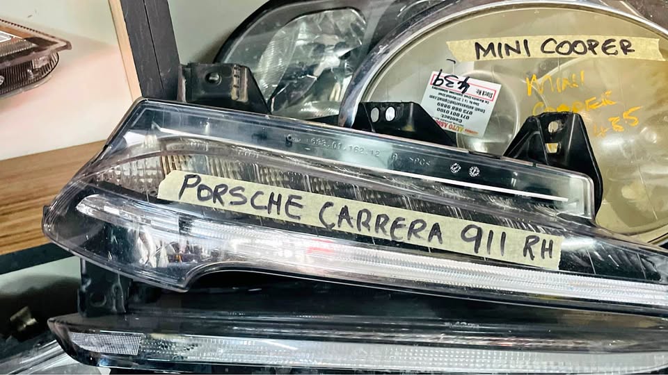 Porsche Carrera 911 taillight - Private Seller Porsche Carrera 911 taillight - Private Seller