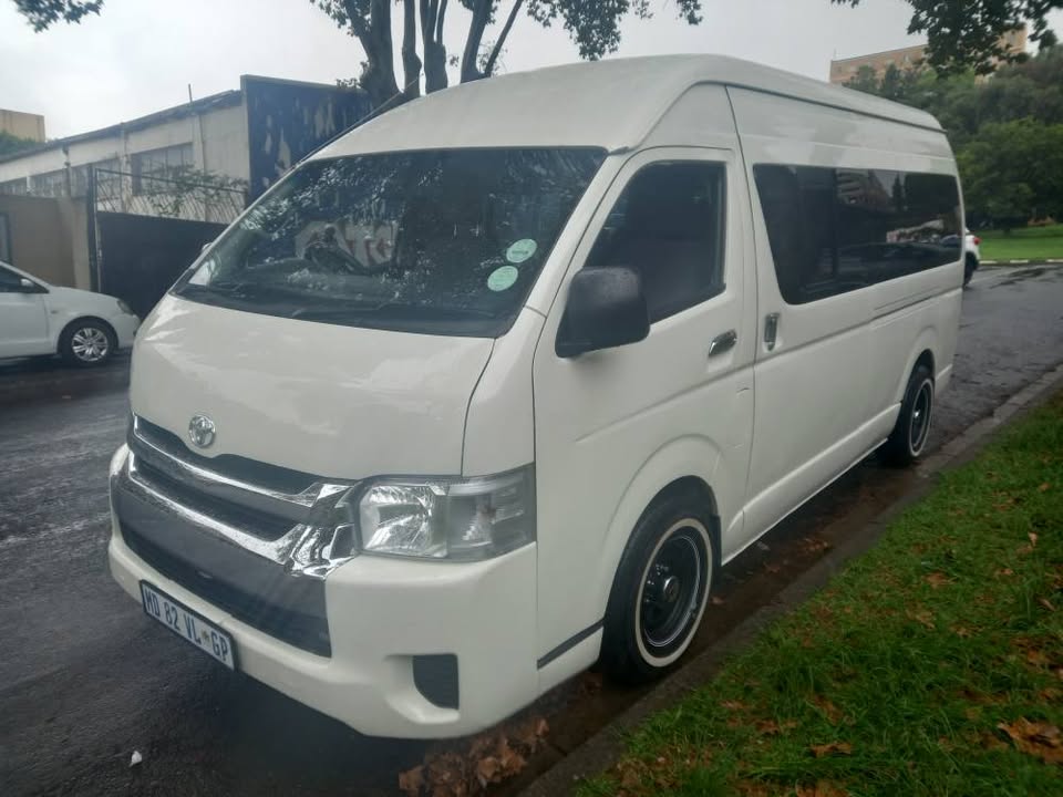 2010 Toyota QUANTUM 2.5 D4D G. L 14 SEATER, MANUAL, WHITE,  228000kms Reverse Camera