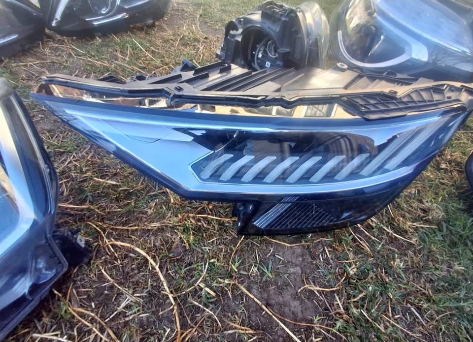 Audi Q8 headlight xenon 2024