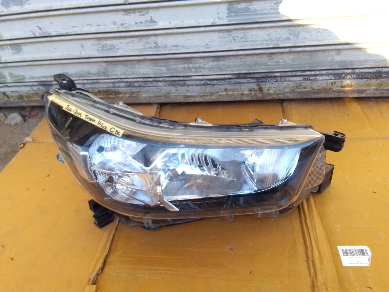 (2021-2023) TOYOTA HILUX GD6 RHS NORMAL HEADGLIHT FOR SALE - Private Seller (2021-2023) TOYOTA HILUX GD6 RHS NORMAL HEADGLIHT FOR SALE - Private Seller