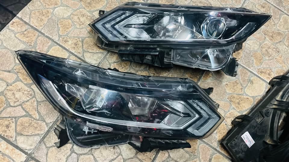 NISSAN QASHQAI HEADLIGHTS 2018 - Private Seller NISSAN QASHQAI HEADLIGHTS 2018 - Private Seller
