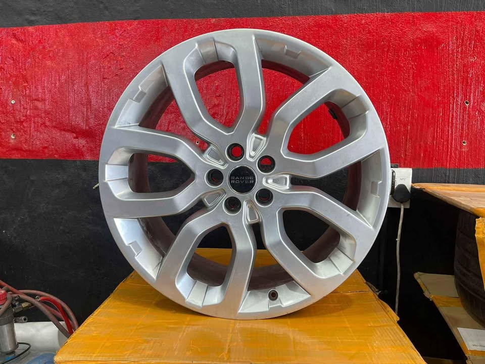 Range Rover Sport, Vogue and Evoque rims size 22 inches - Private Seller Range Rover Sport, Vogue and Evoque rims size 22 inches - Private Seller