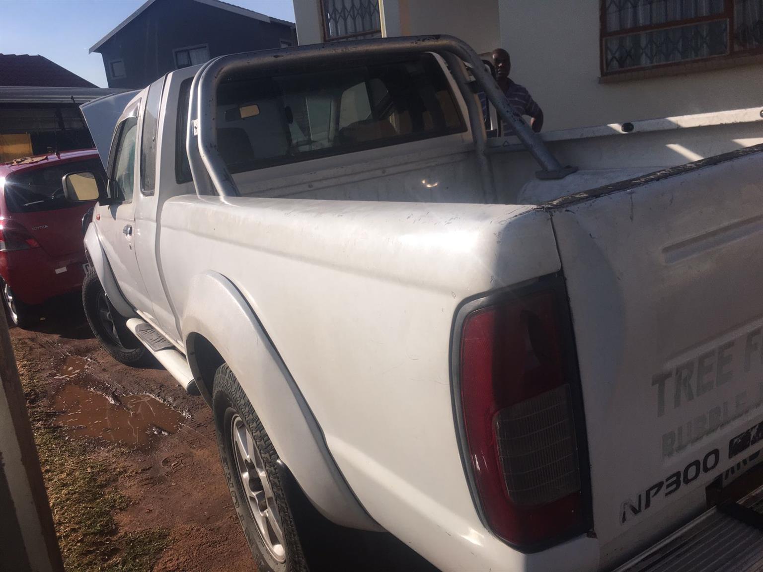 Nissan Hardbody Club Cab 3.3 V3 for sale 60k.