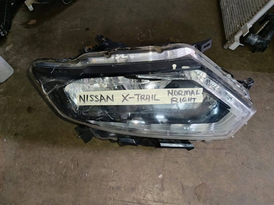 Nissan X_Trail Normal Headlight - Private Seller Nissan X_Trail Normal Headlight - Private Seller