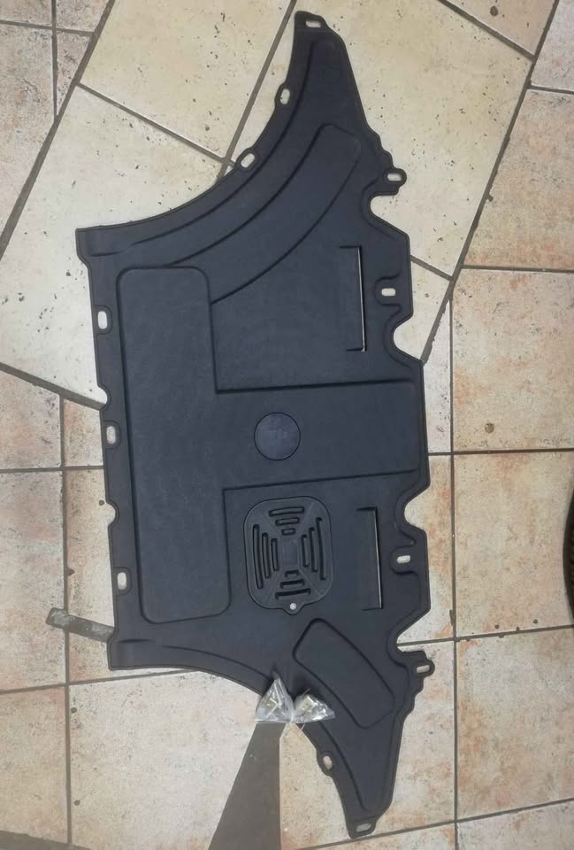 Brand New AUDI A4 A5 splash cover