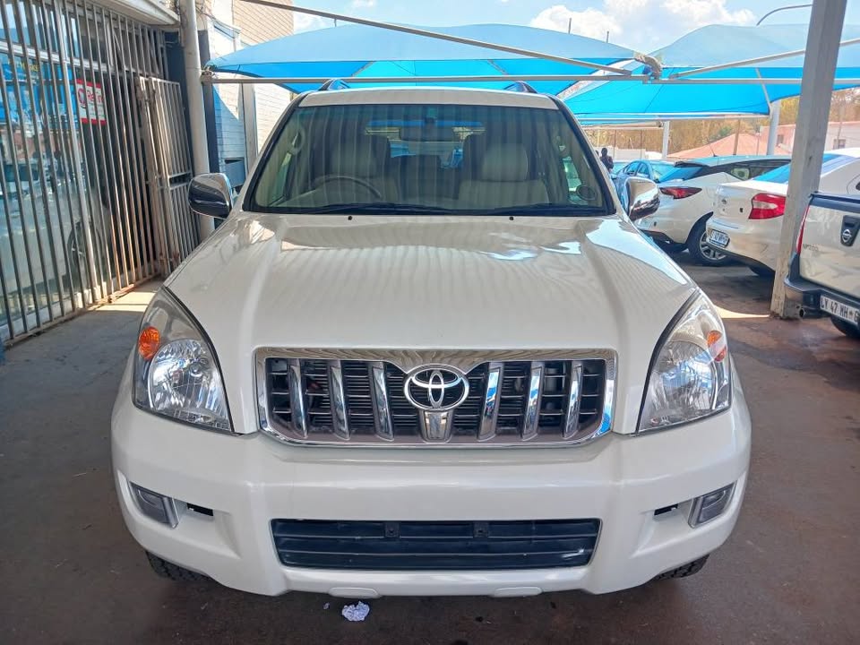 2009 TOYOTA PRADO V6 4.0 4X4  Transmission: Manual  Mileage: 191000km Fueltype: Petrol  White