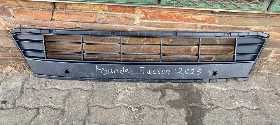 Hyundai Tucson 2025 facelift Center Grill Call or dm - Private Seller Hyundai Tucson 2025 facelift Center Grill Call or dm - Private Seller
