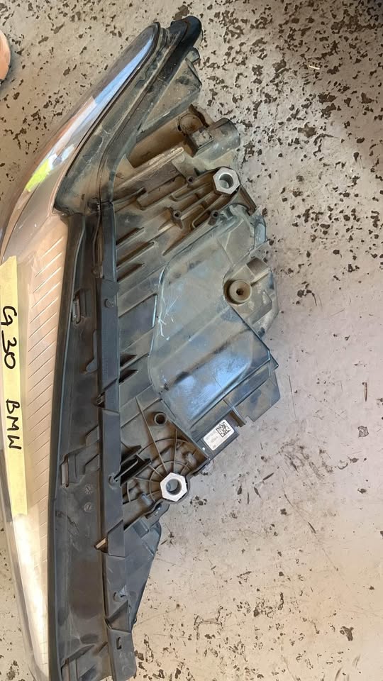 BMW G30 right headlights