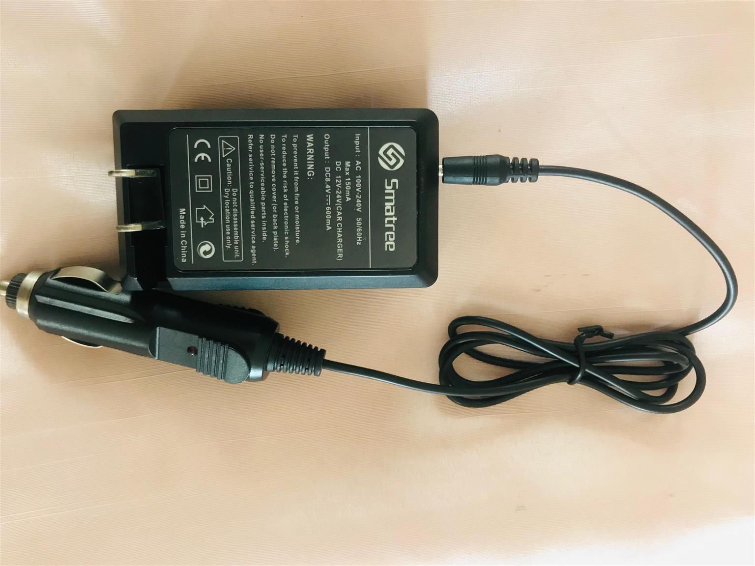 Smatree car charger for LP-E8 batteries for Canon 550D, 600D, 650D, 700D.