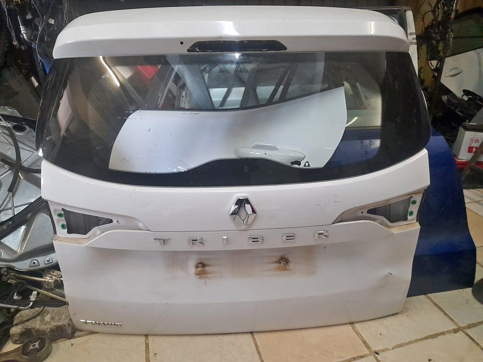 RENAULT TRIBER TAILGATE AVAILABLE - Private Seller RENAULT TRIBER TAILGATE AVAILABLE - Private Seller