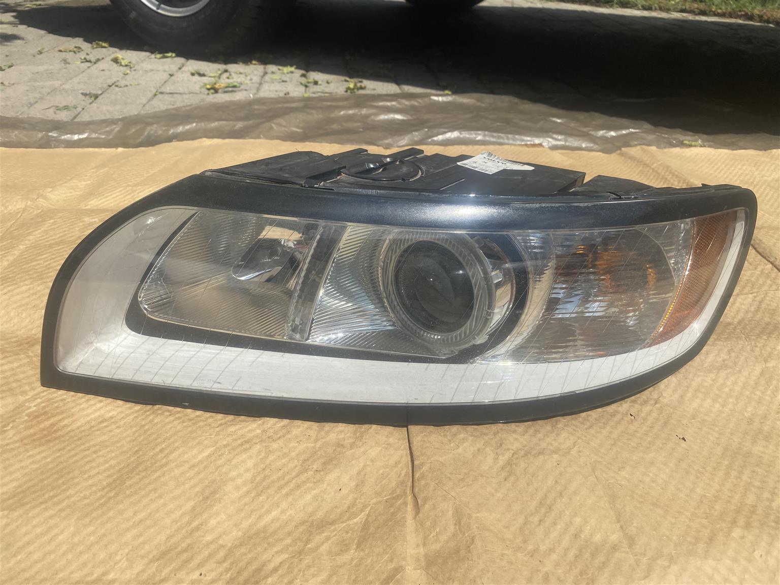 2012 VOLVO S40 HEADLIGHT LEFT SIDE FOR SALE. OEM IN PRISTINE CONDITION - Private Seller 2012 VOLVO S40 HEADLIGHT LEFT SIDE FOR SALE. OEM IN PRISTINE CONDITION - Private Seller