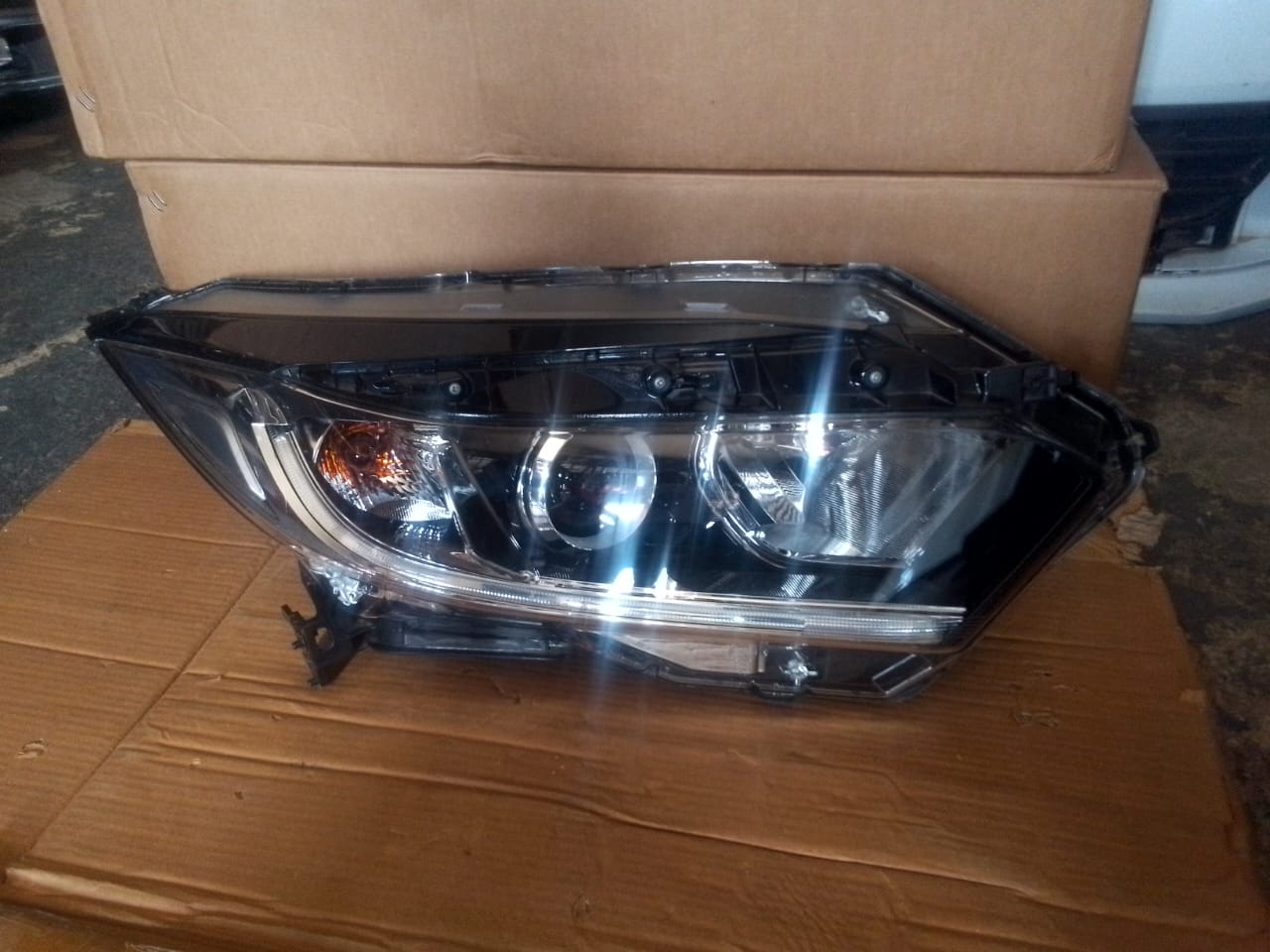 (2019-2023) HONDA HR-V RIGHT XENON HEADLIGHT FOR SALE - Private Seller (2019-2023) HONDA HR-V RIGHT XENON HEADLIGHT FOR SALE - Private Seller
