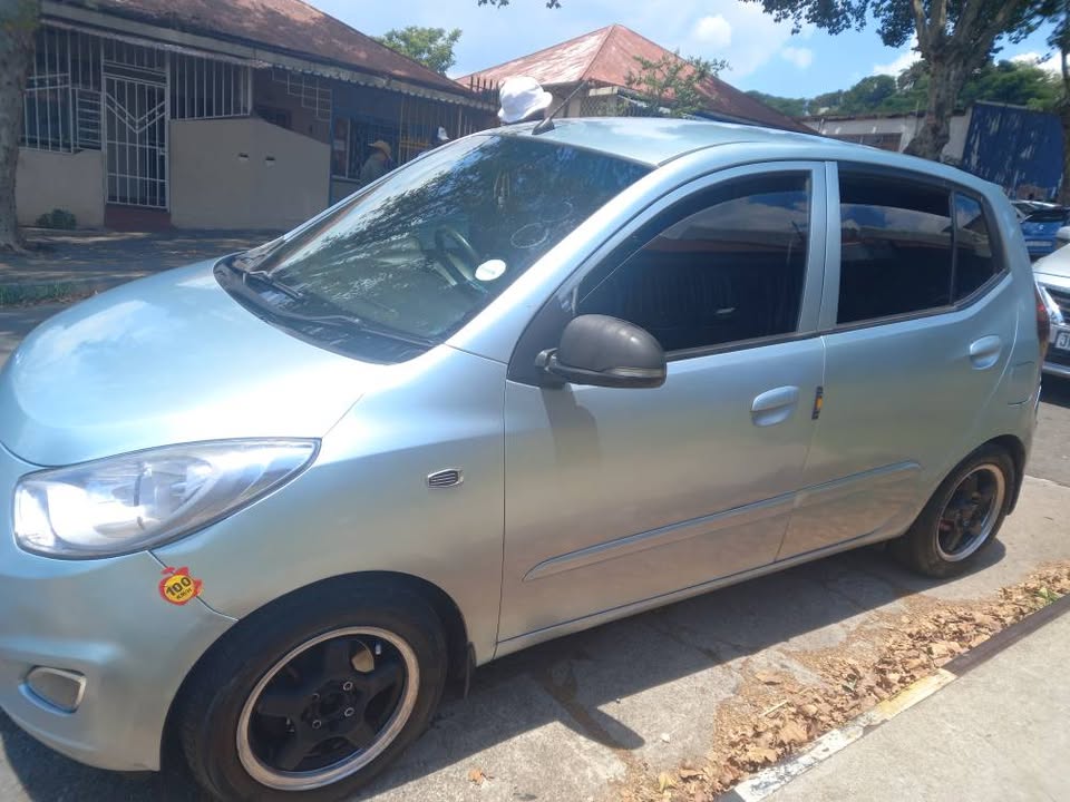 2014 Hyndai i10 Hatchback Engine Capacity 1.2 petrol Manual Transmission  Blue Color