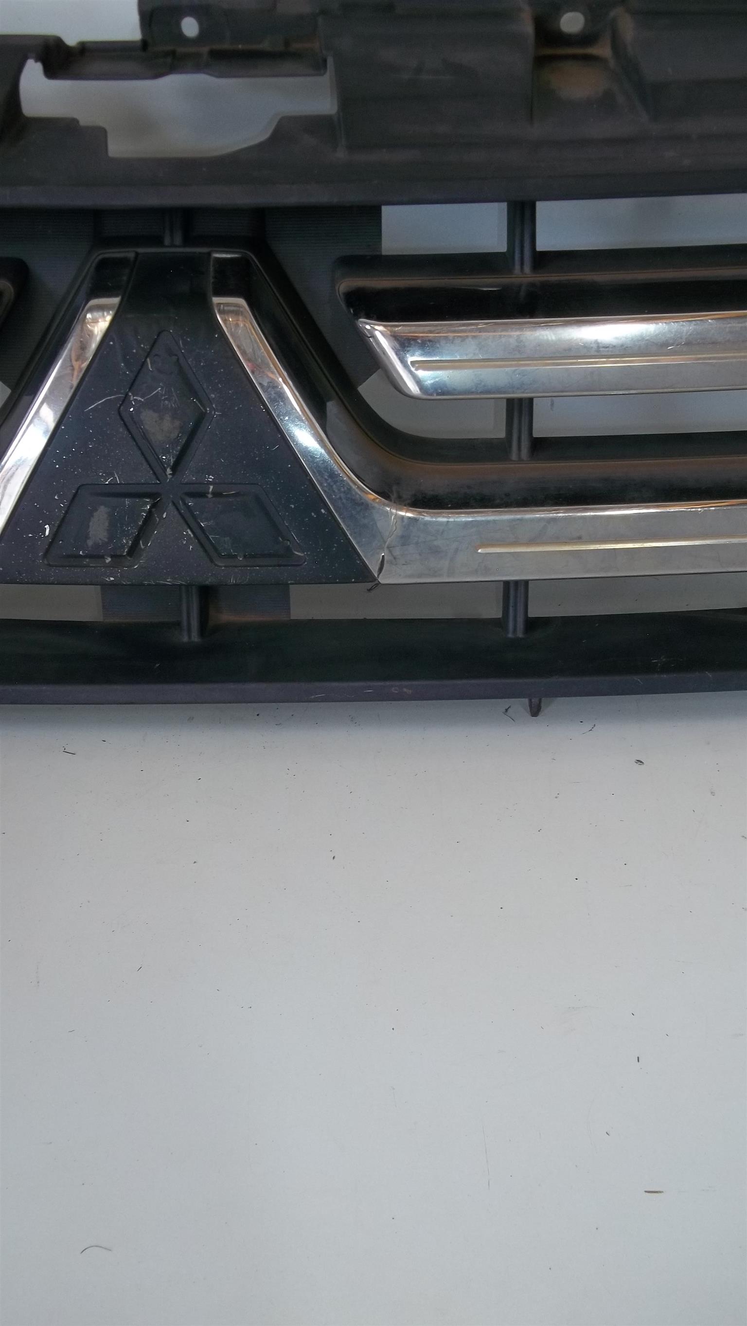 Mitsubishi Pajero grille - Private Seller Mitsubishi Pajero grille - Private Seller