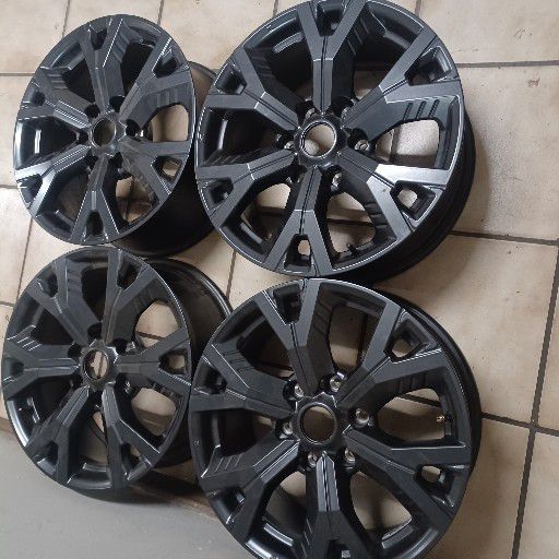 All black iszuz 2022/23 model