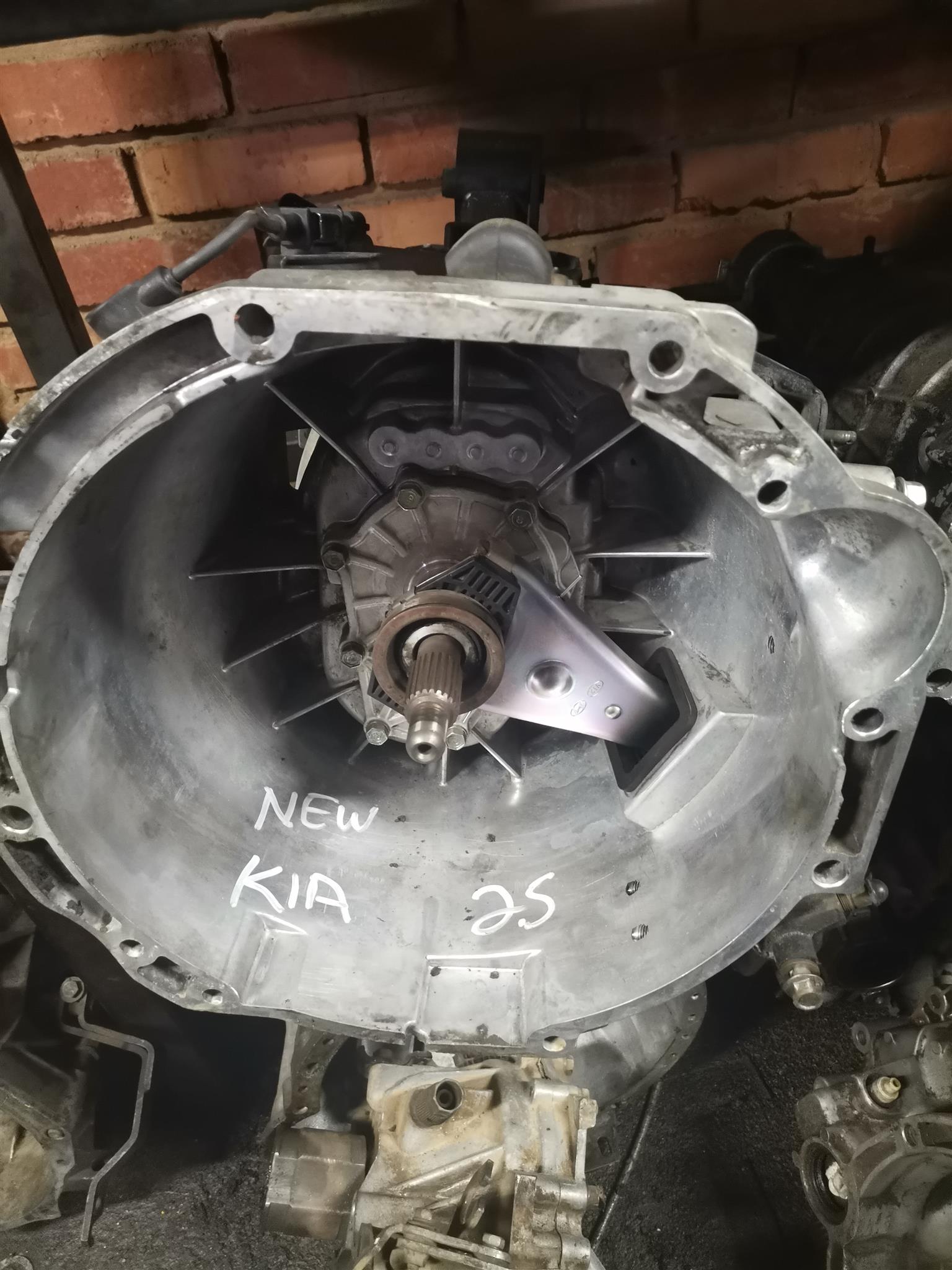 KIA 2.7 5 SPEED GEARBOX NEW SHAPE FOR SALE