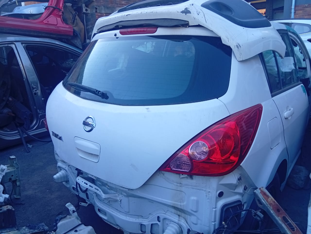 NISSAN TIIDA Hatch