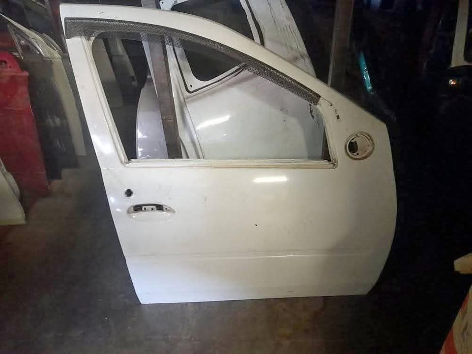 NISSAN NP200 RIGHT DOOR AVAILABLE - Private Seller NISSAN NP200 RIGHT DOOR AVAILABLE - Private Seller