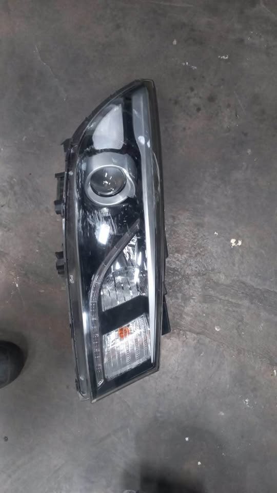 KIA SEDONA HEADLIGHTS - Private Seller KIA SEDONA HEADLIGHTS - Private Seller