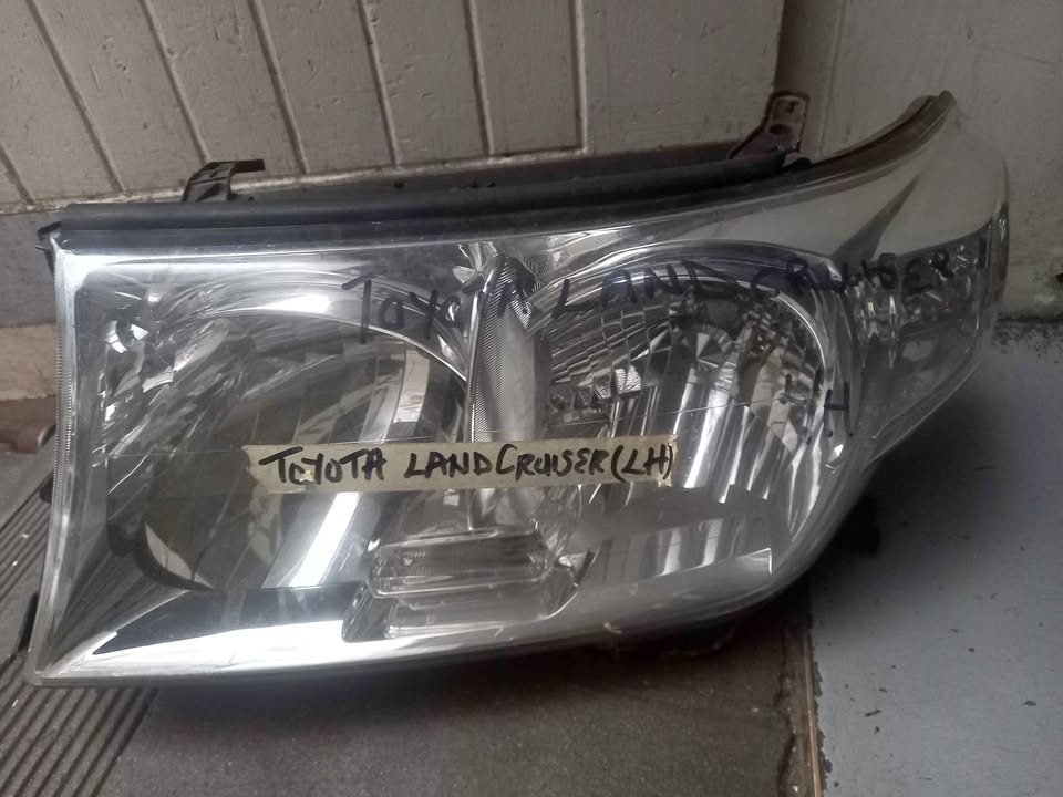 Toyota Landcruiser headlight left side - Private Seller Toyota Landcruiser headlight left side - Private Seller