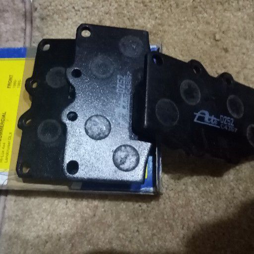Land Cruizer / Hi Lux 4 × 4, brakes