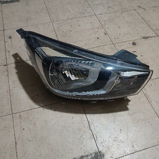 kia pegas headlight - Private Seller kia pegas headlight - Private Seller