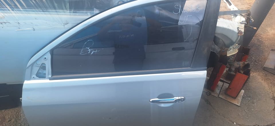 Nissan almera door available - Private Seller