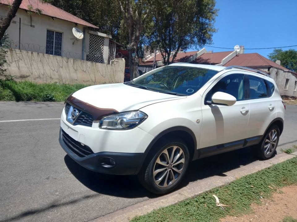 2013 Nissan Qashqai 1.6 Petrol, Manual, White 147000kms Service history. Accident Free
