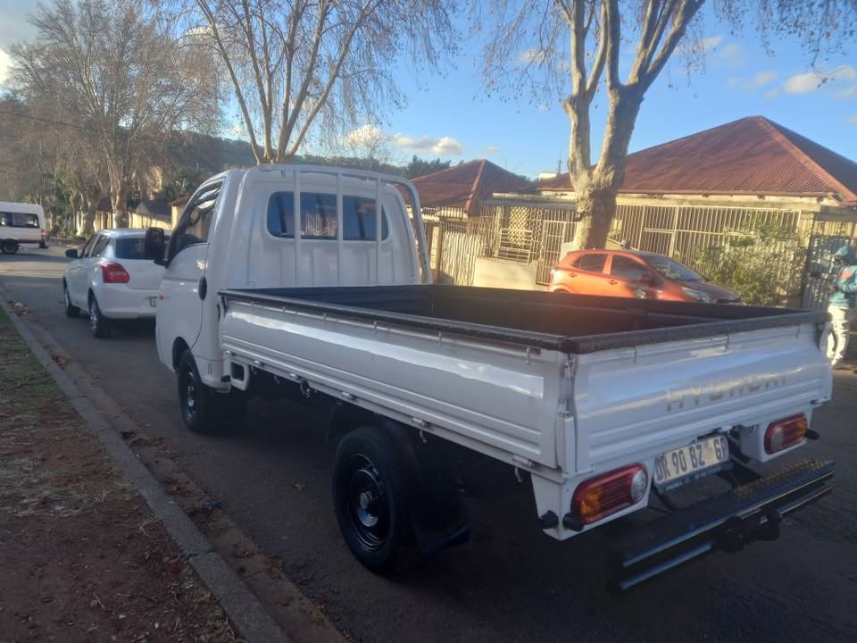 2012 Hyundai H100 Bakkie 2.6 Diesel, Manual, White, Spere key, 88000kms