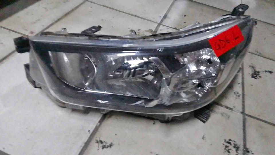 Toyota hilux gd6 standard headlight - Private Seller Toyota hilux gd6 standard headlight - Private Seller