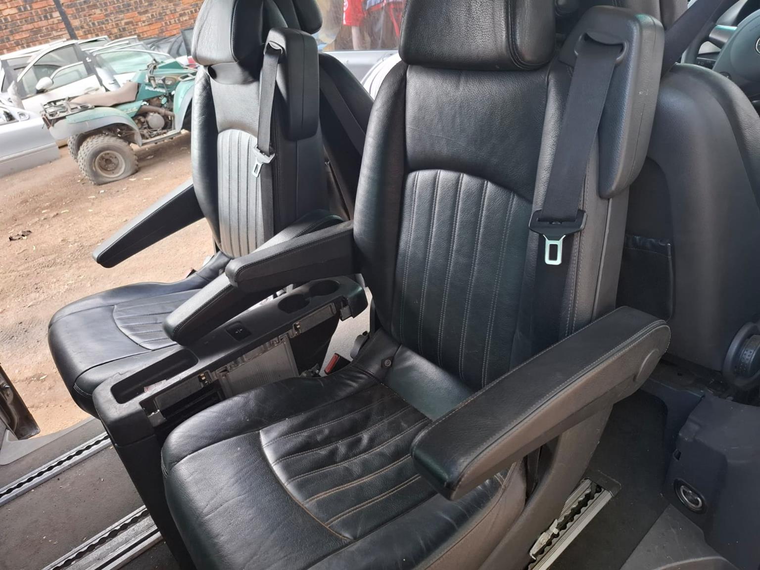 Mercedes Viano 3.0 CDI V6 stripping spares used parts for sale