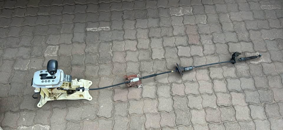 KIA Sportage Auto Gear Lever With Cable For Sale @Circle 7 Used Parts Call Or WhatsApp - Private Seller
