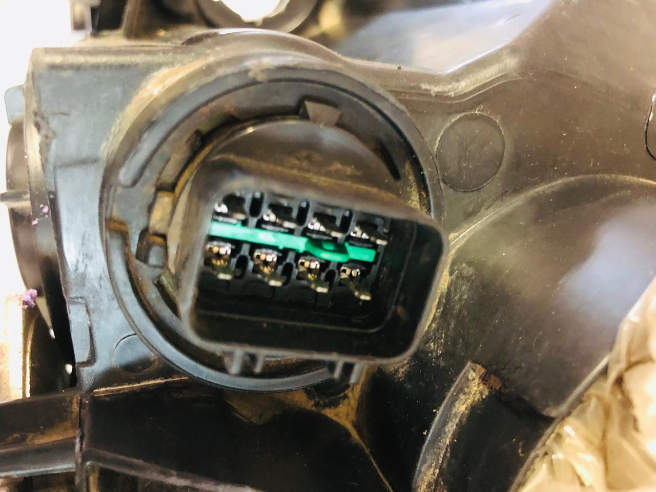Kia Sportage right side xenon headlight - Private Seller