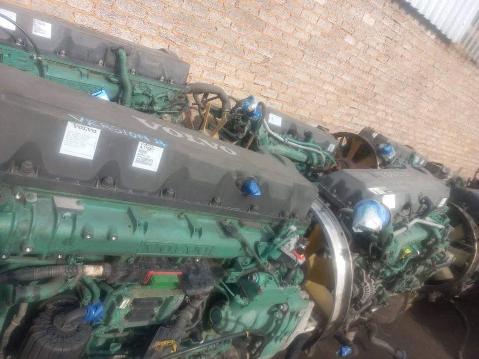 Truck and bus engines/gearboxes available