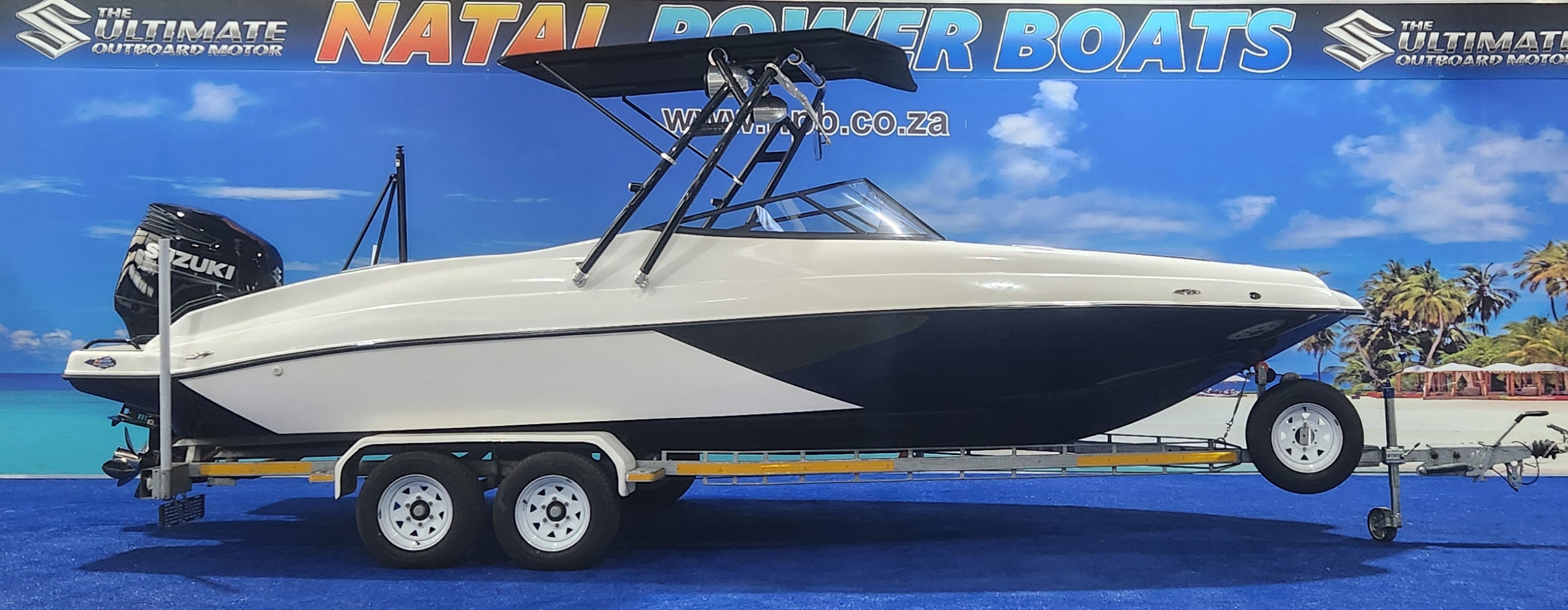 CLASSIC 230 ON TRAILER 300 HP SUZUKI 4 STROKE 2024 MODEL 19 HOUR CLASSIC 230 ON TRAILER 300 HP SUZUKI 4 STROKE 2024 MODEL 19 HOUR