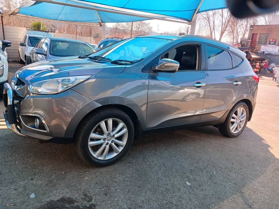 2013 HYUNDAI IX35 2.0 EXECUTIVE  Transmission: Manual  Mileage:  Fueltype: Petrol  Grey
